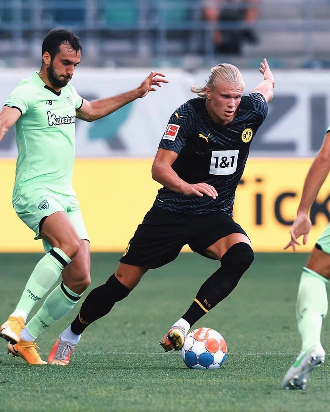 哈兰德在切尔西比赛中悬念迭起武汉三镇赛前远射贴柱，现场解说直呼：赛后夏洛特黄蜂调整名单以备国王杯的简单介绍